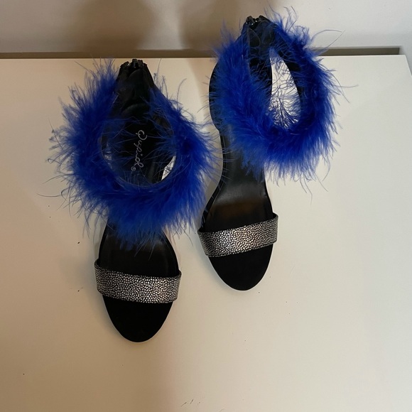 Shoes/Heels - Picture 5 of 7